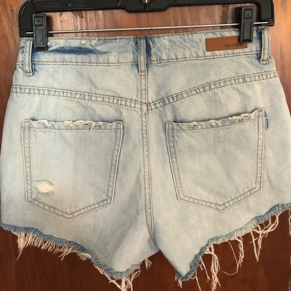 Distressed, light-wash jean shorts 💥 - Picture 4 of 4